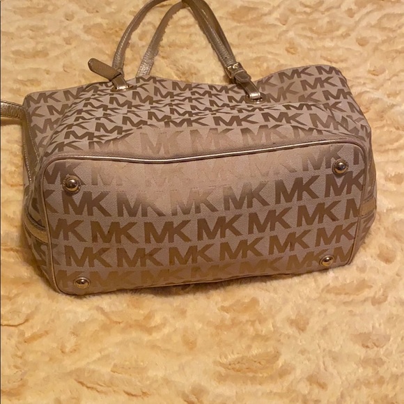 Purse - Picture 2 of 4